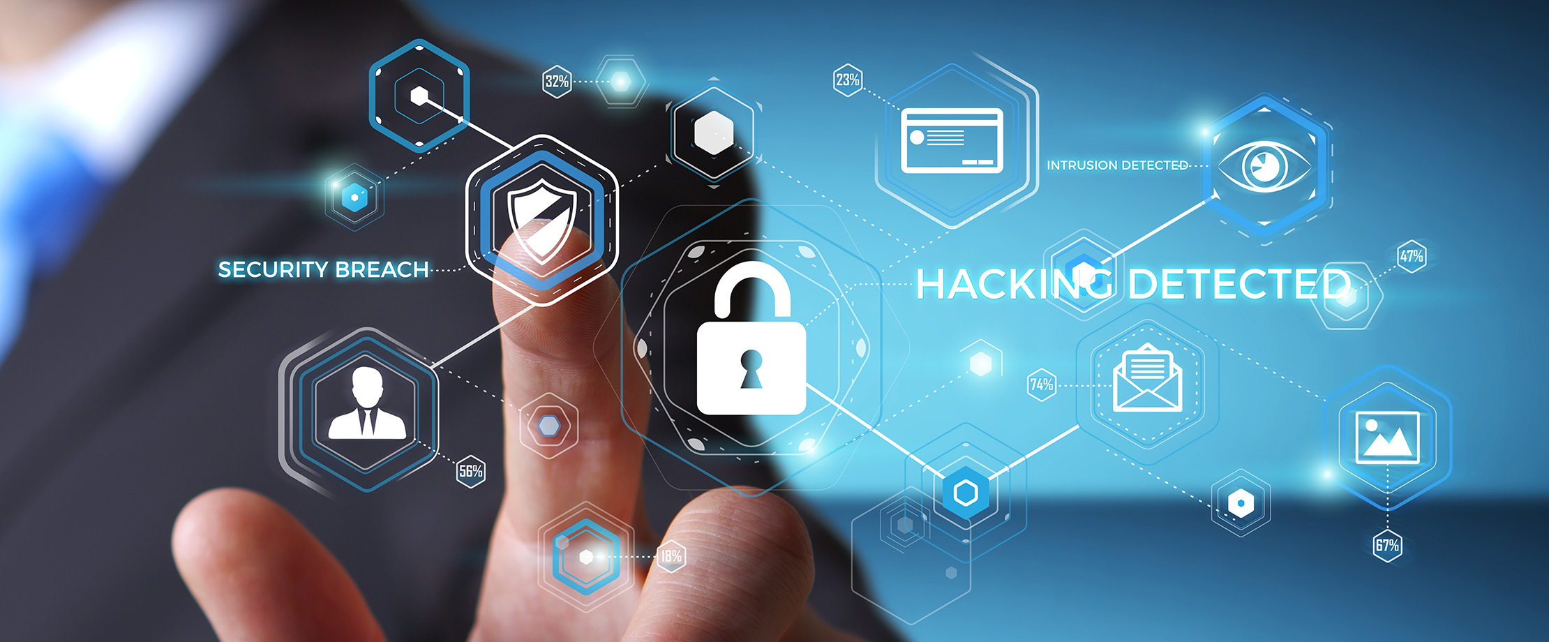 Cyberversicherung für mein Unternehmen Ein Mann im Anzug steht vor einem blauen Hintergrund. Im Fokus steht seine Hand, mit der er auf weiße Icons tippt, die ein Schloss, ein Schild, ein Auge etc. zeigen.
